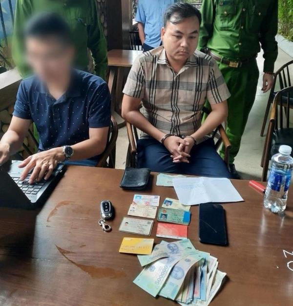 Khởi tố 2 phóng viên cưỡng đoạt tài sản