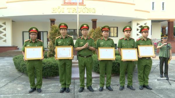 Khen thưởng tập thể, cá nhân có thành tích trong chuyên án đấu tranh sai phạm tại Trung tâm đăng kiểm Quảng Ngãi 76-01S