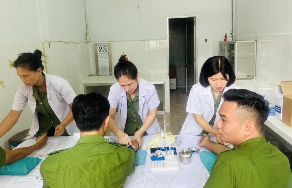 Công an Đà Nẵng khám sức khỏe sơ tuyển tuyển sinh Công an nhân dân năm 2024