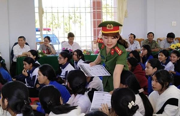 Đắk Nông: Công an huyện Đắk Rlấp tăng cường đảm bảo trật tự, an toàn giao thông lứa tuổi học sinh