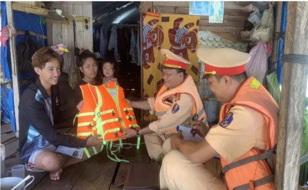 Công an Đắk Nông bảo đảm an toàn cho khách du lịch tham quan hồ Tà Đùng dịp lễ 30/4 và 01/5