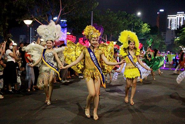 Nhiều điểm du lịch thắng lớn trong dịp lễ 30-4  1-5