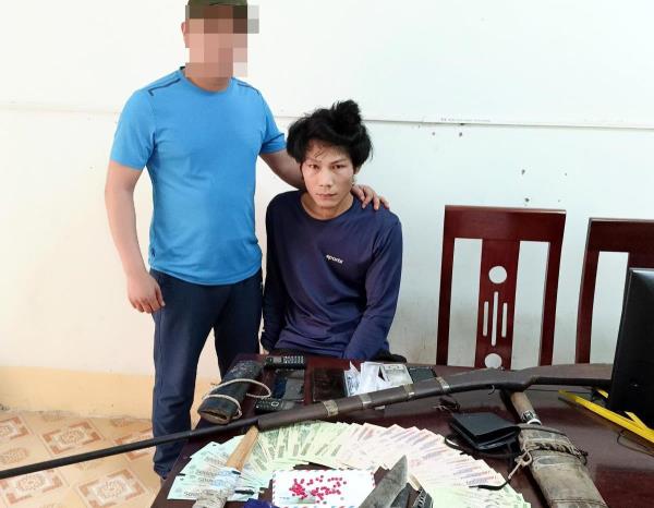 Lập chòi canh, thủ súng để bán ma túy