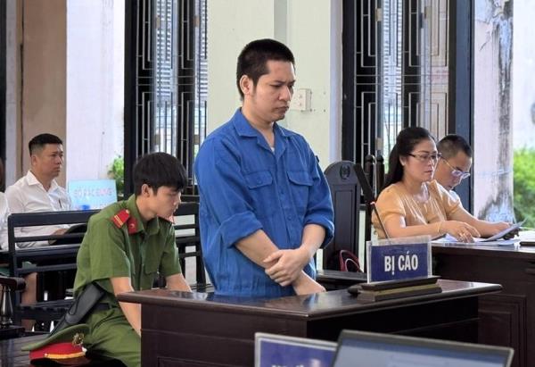 Kế toán trưởng thụt két thông qua việc vay tiền ngân hàng