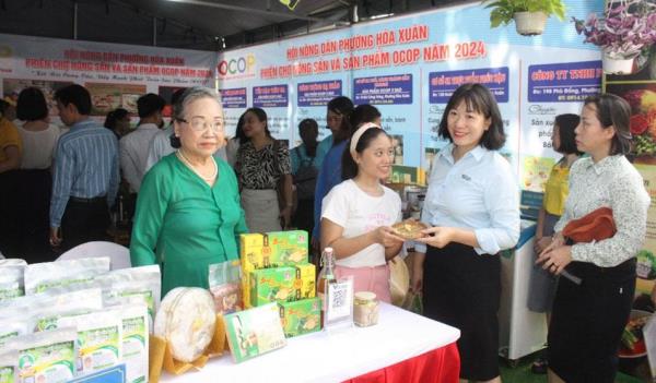 Sôi nổi phiên chợ nông sản và sản phẩm Ocop quận Cẩm Lệ năm 2024