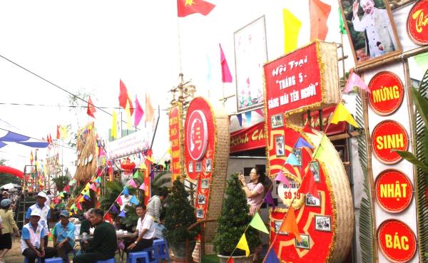 Sôi nổi Hội trại Tháng 5- Sáng mãi tên Người