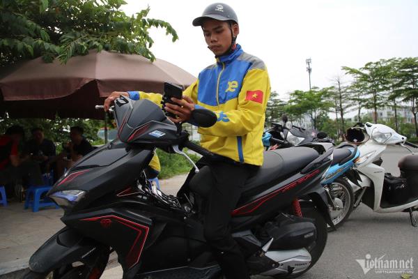 Thanh niên đập tường cứu người trong vụ cháy ở Trung Kính: Tôi chưa dám gọi điện cho mẹ