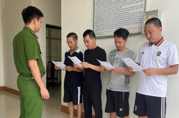 Khởi tố nhóm đối tượng chém người trong đêm