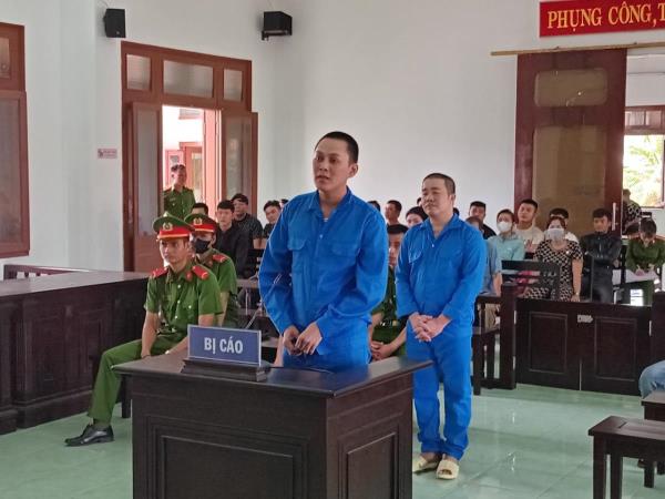 Côn đồ… tức nhau tiếng gáy