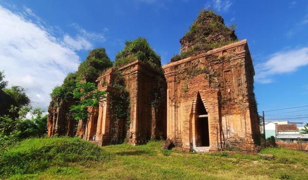 Hiện tượng muối hóa và mủn bề mặt gạch sau tu bổ tháp Chăm Khương Mỹ: Do cơ chế ăn mòn hóa học