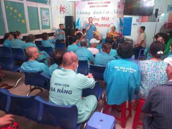 Mang Tiếng hát yêu thương đến với bệnh nhân ung thư