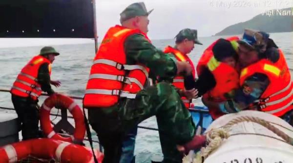 Kịp thời cứu các phương tiện đánh bắt hải sản gặp nạn trên biển
