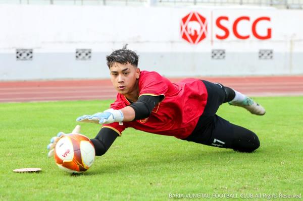 Cầu thủ Việt kiều gia nhập CLB hạng Nhất