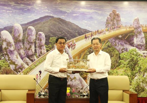 Bí thư Thành ủy Đà Nẵng Nguyễn Văn Quảng tiếp Ủy viên Trung ương Đảng Nhân dân Cách mạng Lào