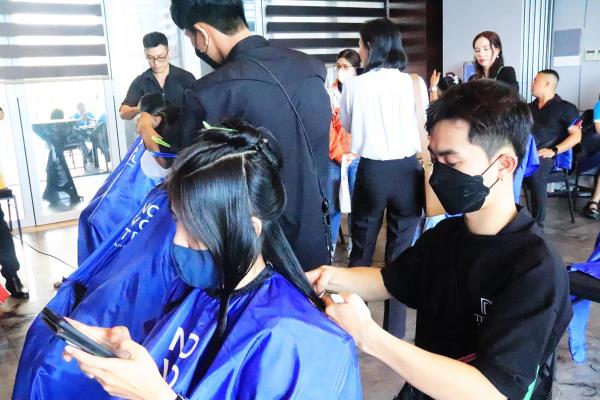 Xúc động Ngày hội hiến tóc cho bệnh nhân ung thư