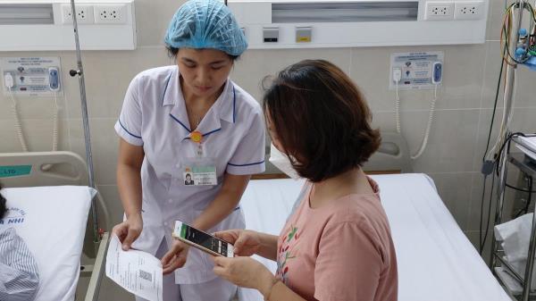 Những tiện ích từ việc thanh toán viện phí không dùng tiền mặt, nhìn từ Trung tâm Y tế quận Sơn Trà