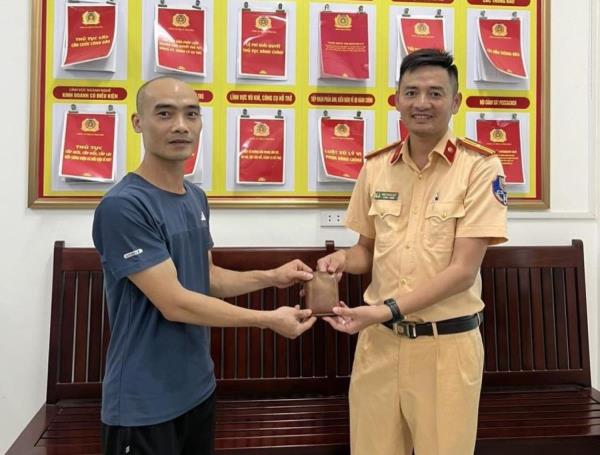 CSGT bất ngờ khi nhận được thư cảm ơn của người dân