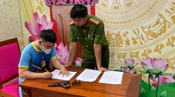 Trong 2 ngày, Công an phường Thanh Khê Đông vận động thu hồi 2 khẩu súng K54