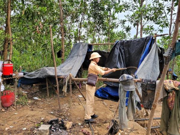 Quyết liệt xử lý tình trạng khai thác vàng trái phép tại mỏ vàng Bồng Miêu