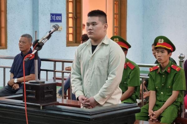 Ách giữa đàng, quàng vào cổ