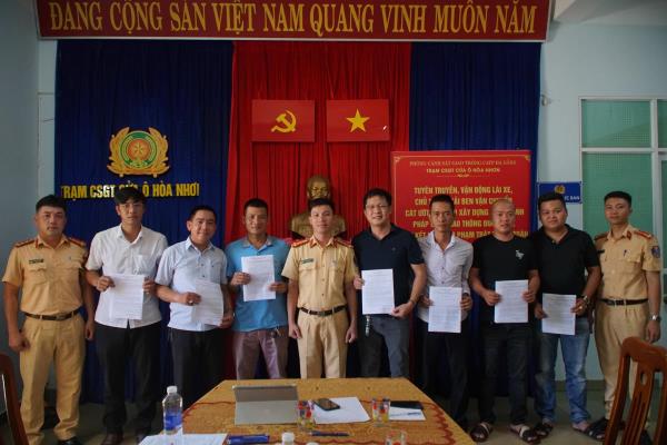 Chủ của 80 xe ben chuyên chở khoáng sản qua Đà Nẵng ký cam kết không vi phạm TTATGT