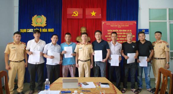 Doanh nghiệp vận tải ký cam kết không vi phạm trật tự an toàn giao thông đường bộ