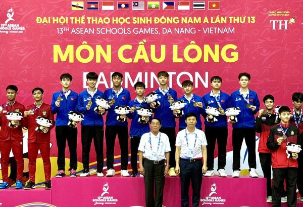 Điền kinh và Bơi lội học sinh Việt Nam lập đại công