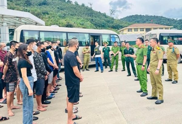 Bắt giữ 4 đối tượng mua bán người, giải cứu 36 nạn nhân bị lừa bán sang Lào