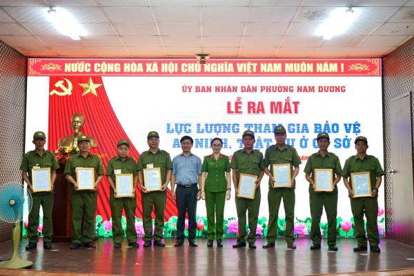 Ra mắt lực lượng tham gia bảo vệ an ninh trật tự cơ sở phường Nam Dương