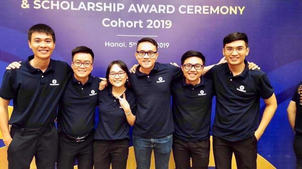 Tiến sĩ đam mê robot và suất học bổng thay đổi cuộc đời