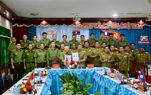 Công an 2 tỉnh Quảng Nam và Sê Kông (Lào) ký kết biên bản hợp tác thường niên