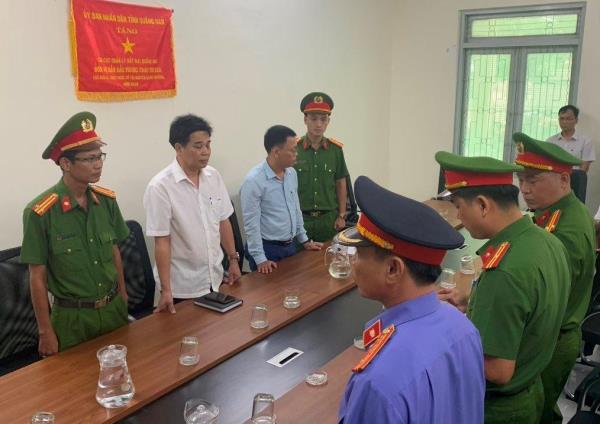 Bắt tạm giam Phó Chi cục Quản lý đất đai Quảng Nam