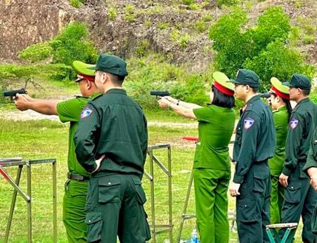 Gần 400 CBCS tham gia kiểm tra bắn đạn thật, súng ngắn quân dụng năm 2024