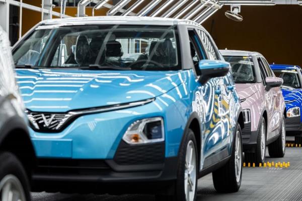 Khách Việt sốt sắng trước cơ hội vàng sở hữu xe quốc dân VF 5 Plus