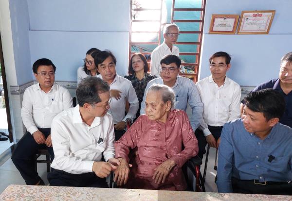 Lãnh đạo TP Đà Nẵng tri ân Mẹ Phạm Thị Thìn