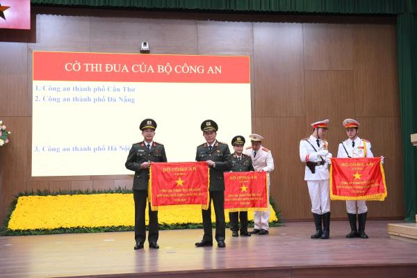 Mãi xứng là lực lượng vũ trang trọng yếu bảo vệ cuộc sống bình yên cho nhân dân