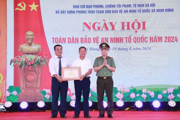 Nghệ An: Trang trọng ngày hội toàn dân bảo vệ ANTQ