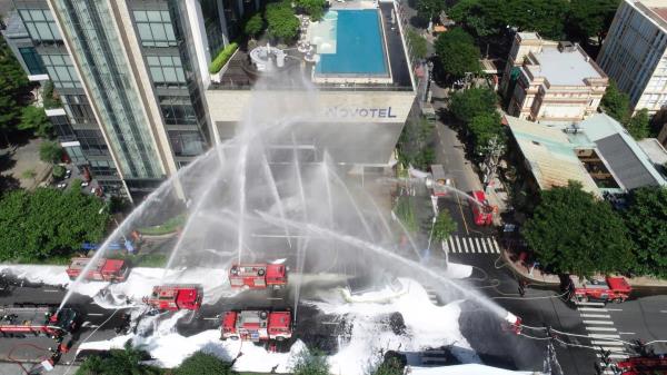 Những hình ảnh ấn tượng buổi diễn tập phương án chữa cháy và CNCH cấp thành phố tại cơ sở cao tầng