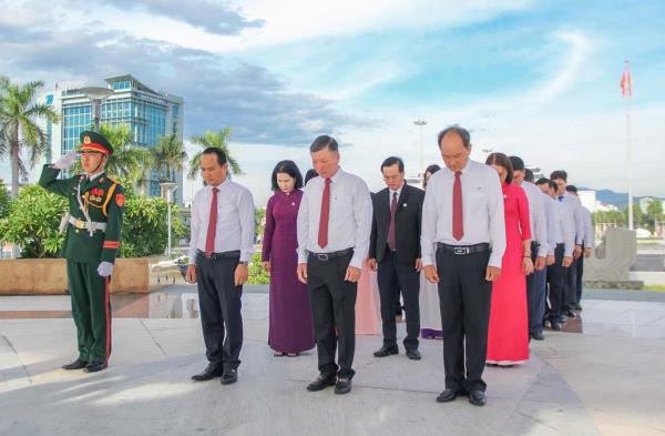 Đoàn đại biểu Mặt trận Tổ quốc Việt Nam TP Đà Nẵng dâng hương tưởng niệm các anh hùng, liệt sĩ