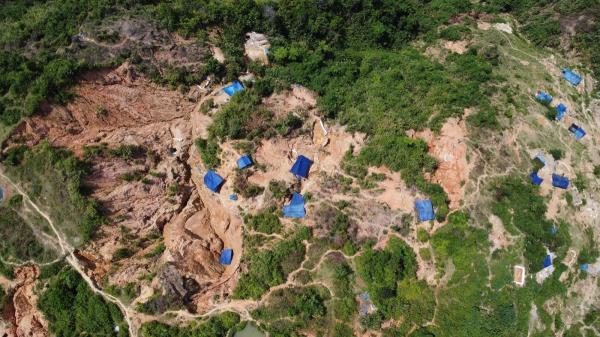 Rầm rộ tình trạng khai thác vàng trái phép ở vùng cao Quảng Nam