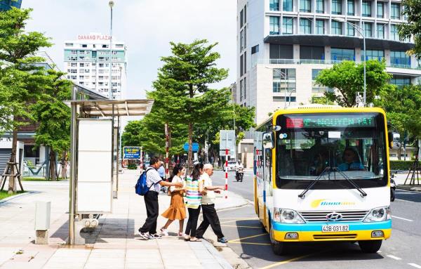 Chiếu video tuyên truyền, phổ biến pháp luật về ATGT tại các công sở và nơi công cộng