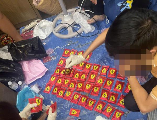 Triệt xóa nhóm đối tượng tàng trữ 1,2 kg ma túy dạng nước vui