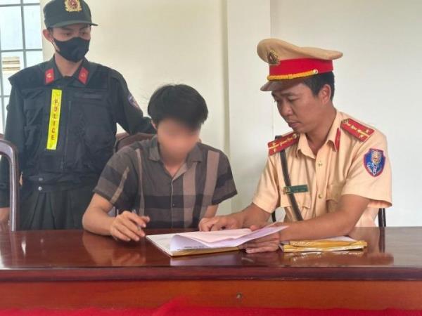 Con nghiện kiêm đạo chích