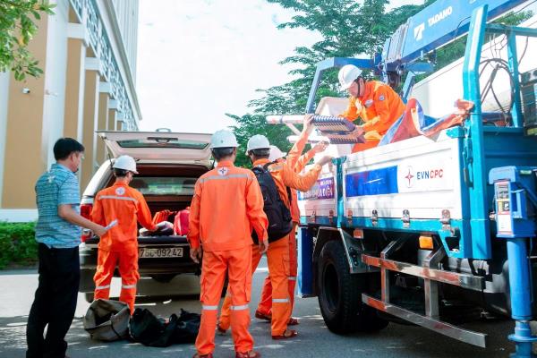 273 kỹ sư, công nhân EVNCPC lên đường hỗ trợ EVNNPC khắc phục sự cố lưới điện do bão số 3 gây ra