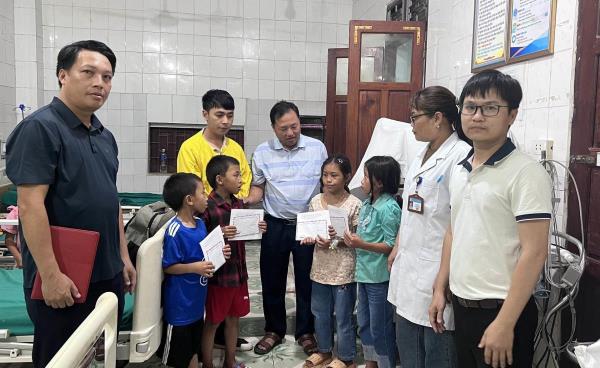 Bị ong tấn công, 1 học sinh tử vong