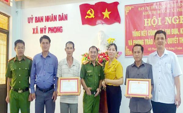 Khen thưởng 2 công dân dũng cảm đuổi bắt trộm