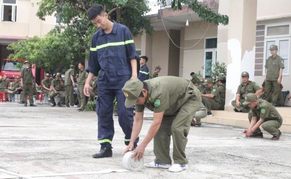 Huấn luyện nghiệp vụ PCCC và CNCH cho 146 thành viên bảo vệ ANTT ở cơ sở