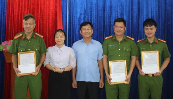 Truy xét nóng thủ phạm trộm cắp tài sản tại Đài tưởng niệm Liệt sỹ Hòa Vang, CAP Hòa Thọ Tây nhận khen thưởng đột xuất