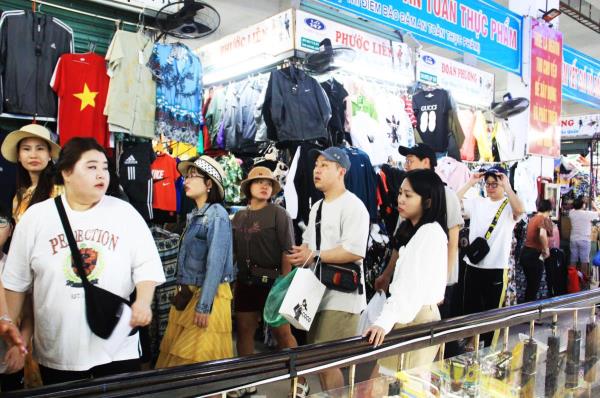 Bồi dưỡng kiến thức về văn minh thương mại cho tiểu thương tại các chợ điểm phục vụ du lịch