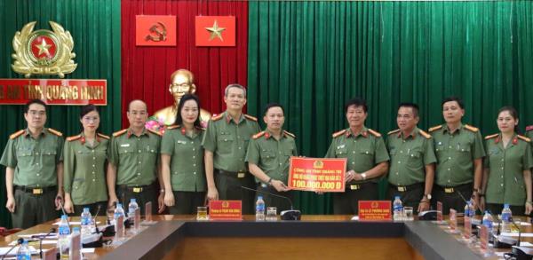 Công an Quảng Trị sẻ chia, hỗ trợ Công an Hải Phòng và Quảng Ninh khắc phục bão số 3